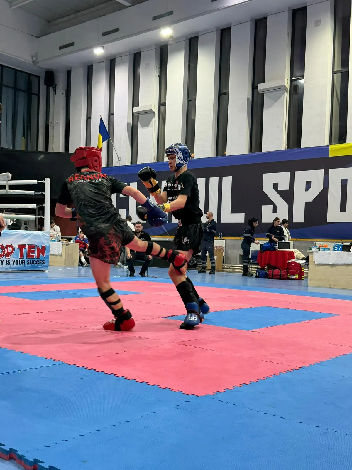 Sportiv Regnum într-un meci de kickboxing